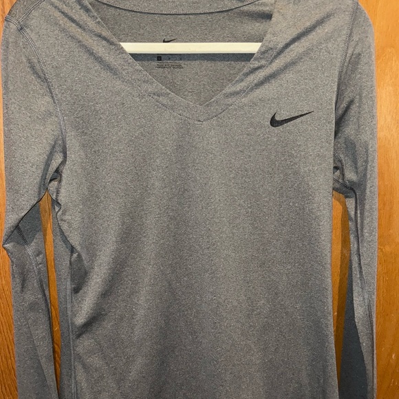 Nike Tops - Nike Women's Long Sleeve Gray Tee